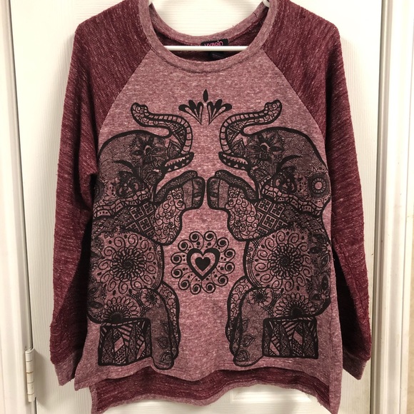 Hybrid & company Tops - Patterned Elephant Top Hybrid & company Tops - Patterned Elephant Top